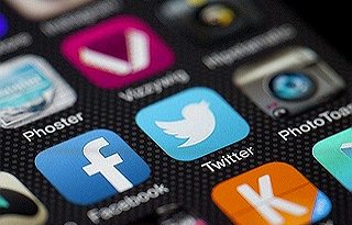 Twitter, Facebook a sociání sítě