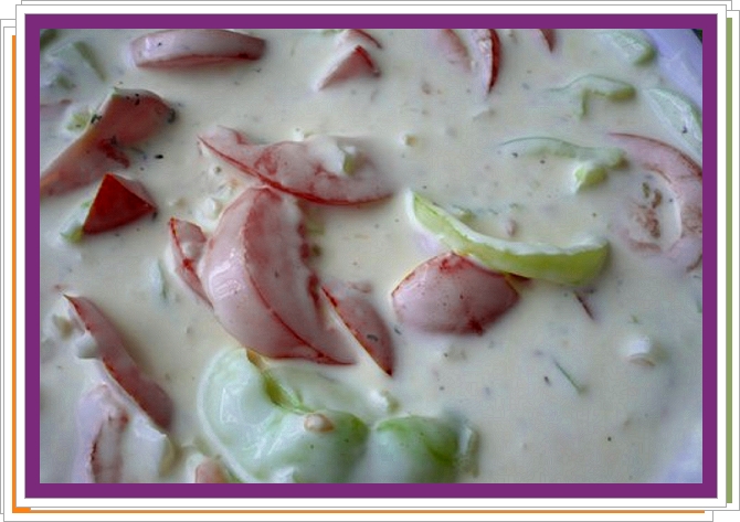 Zeleninový salát s jogurtovo-majonézovým dressingem