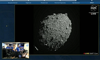 První test obrany Země před tělesem z vesmíru - Sonda DART zasáhla asteroid - NASA