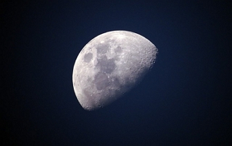 Měsíc moon luna