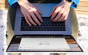Projekt Google osvěta o dezinformacích - Google - Laptop (Ilustrační foto)
