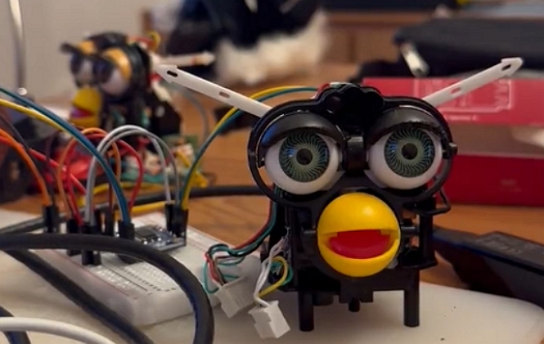Furby, hračka z 90. let, propojená s ChatGPT by chtěla ovládnout svět