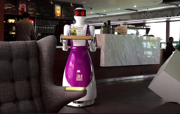 Číšník robot - Robotičtí číšníci. Někteří restauratéři v nich vidí budoucnost