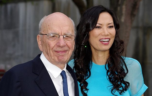 Rupert Murdoch a jeho třetí manželka Wendi Deng v roce 2011
