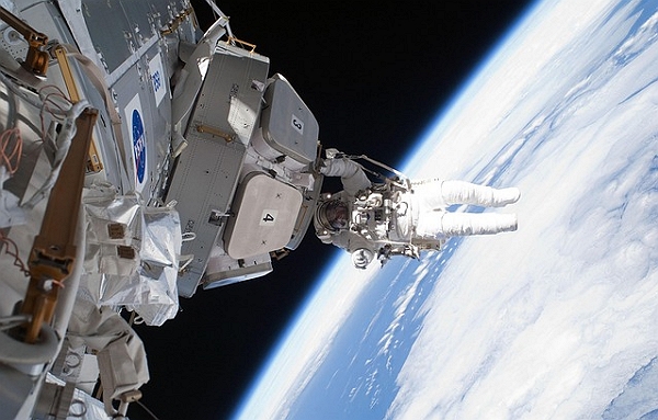 Mezinárodní kosmická stanice ISS - Pobyt člověka ve vesmíru