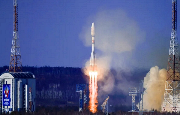 Raketa Sojuz nesoucí ruskou kosmickou loď Meteor-M a 18 ruských a zahraničních satelitů odstartovala z odpalovací rampy na kosmodromu Vostočnyj na ruském Dálném východě (Ilustrační foto)